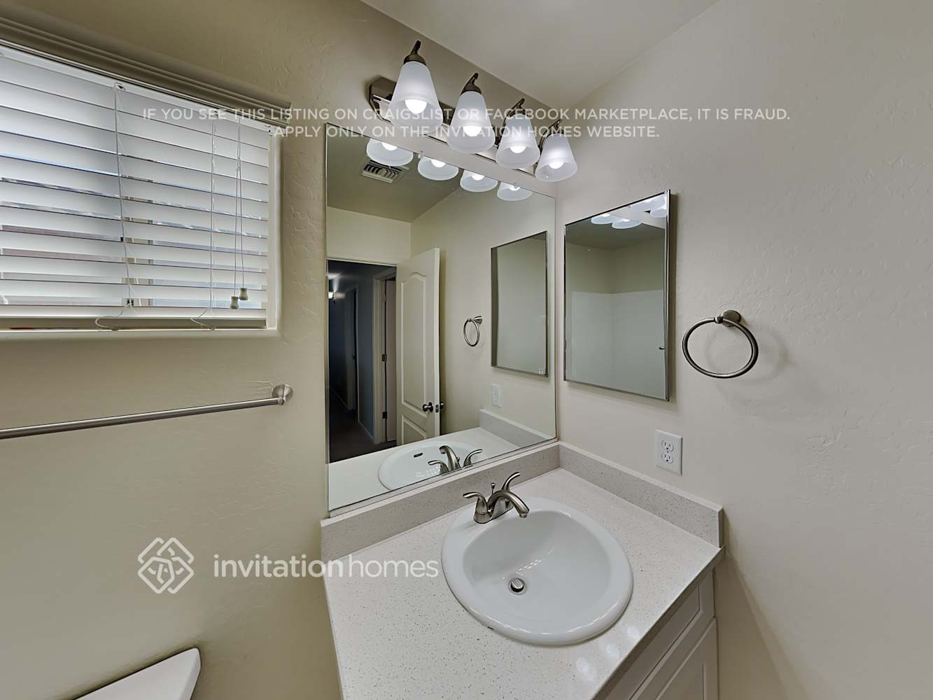 Building Photo - 1236 W Jersey Way