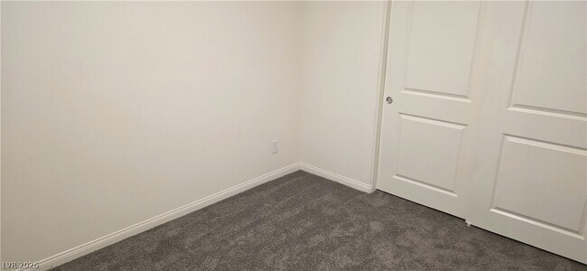 Building Photo - 427 Larksong Ave