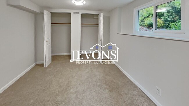 Building Photo - Beautiful single-family home in Seattle