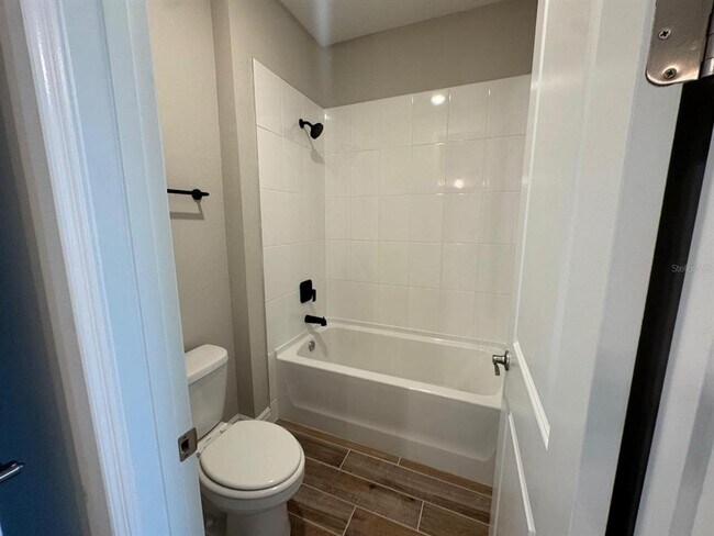 Building Photo - 16405 Silver Brk Wy