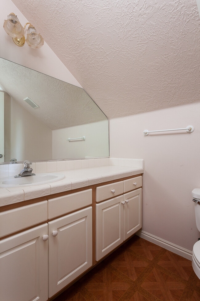 Building Photo - Pet-friendly home in downtown Hurricane