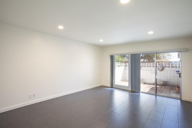 Building Photo - 3033 E Verona Rd