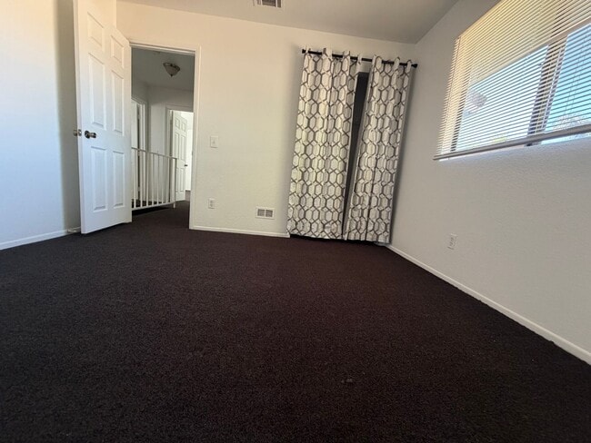 Building Photo - Move-in Ready New Paint & New Carpet 3 bed 2.5 bath La Sierra Home