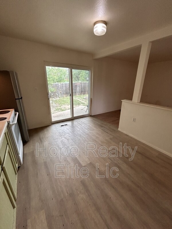 Building Photo - 334 Fairway S