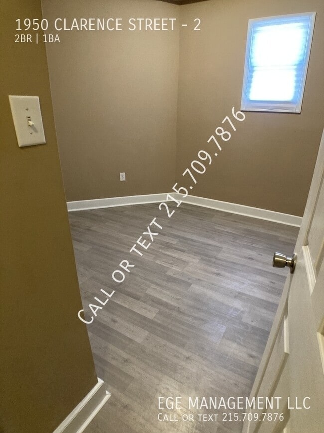 Building Photo - 1950 Clarence St