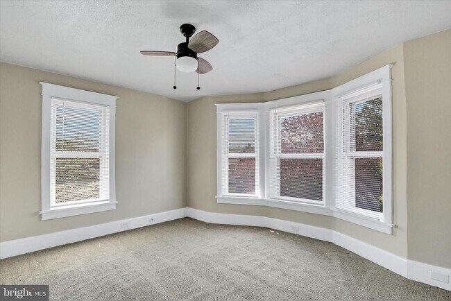 Building Photo - 319 N 2nd St