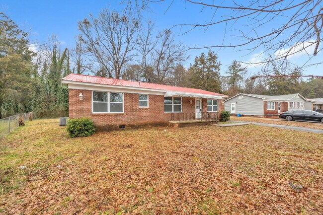 Building Photo - Welcome to your renovated 3-bed, 2-bath gem in scenic Gaffney, SC! $1,450/mo rent