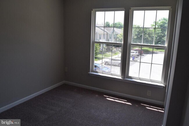 Building Photo - 9333 Maxwell Ct