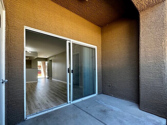 Building Photo - 8070 W Russell Rd