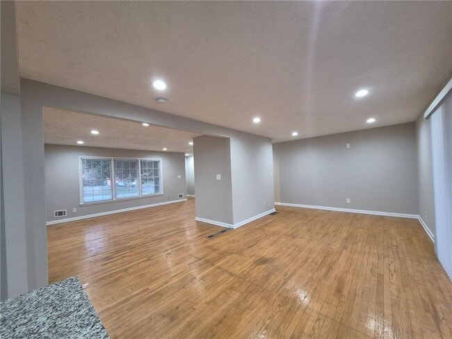 Building Photo - 2057 Willamette Way