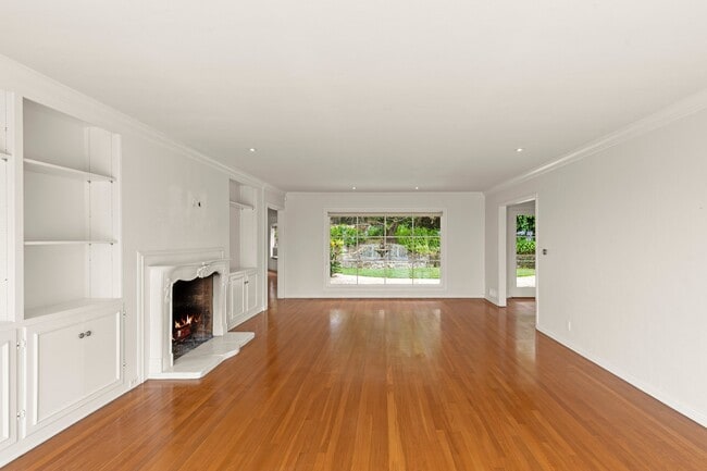 Building Photo - 7851 Hillside Dr