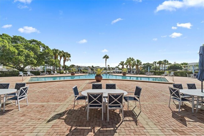 Building Photo - 165 Pompano Dr SE