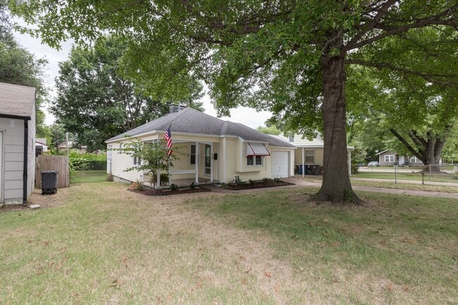 Building Photo - Beautiful 2 Bedroom, 1 Bath Home Coming Soon!