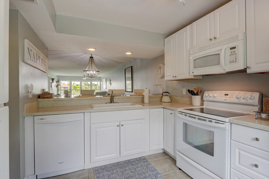 Building Photo - 154 Palm Dr