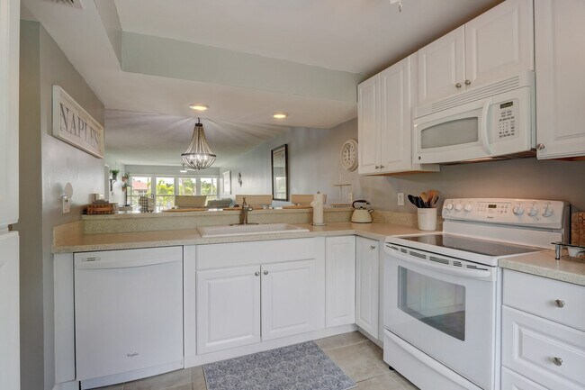 Building Photo - 154 Palm Dr