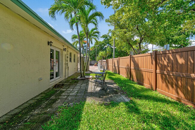 Building Photo - 244 Greymon Dr