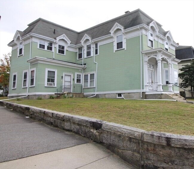 Building Photo - 30 Crescent St