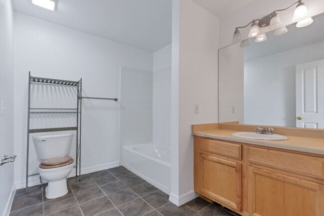 Building Photo - Stylish Longmont Condo with Vaulted Ceilings and Modern Upgrades