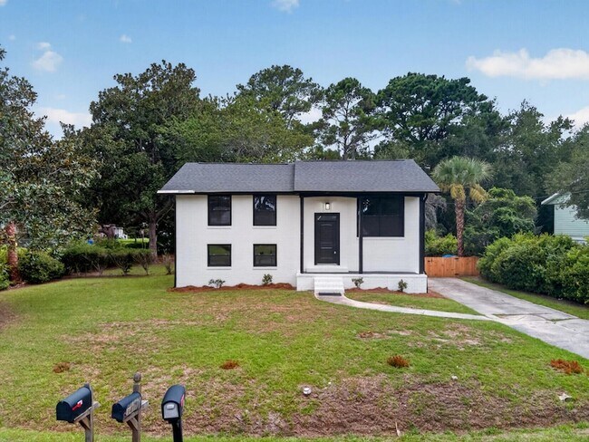 Building Photo - 1411 Westway Dr