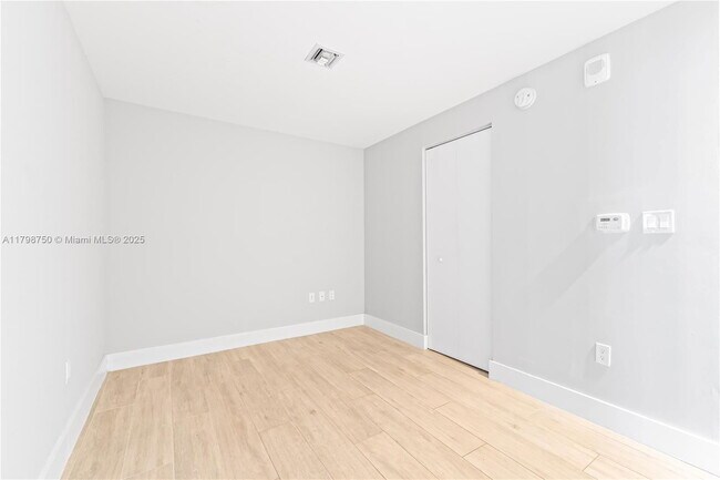 Building Photo - 16385 Biscayne Blvd