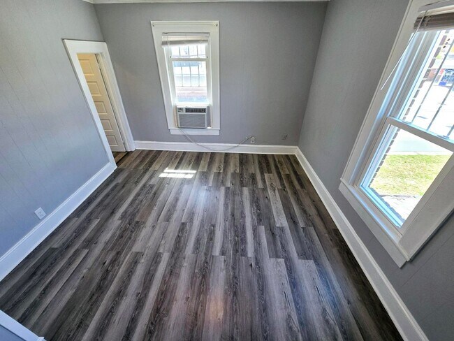 Building Photo - 426 S Beaumont Ave