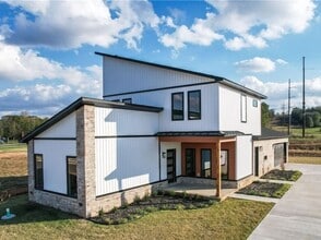 Building Photo - Lovely Modern Home-Three Bed/Three Bath/Upgraded Features and Fixtures