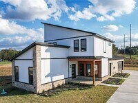 Building Photo - Lovely Modern Home-Three Bed/Three Bath/Upgraded Features and Fixtures