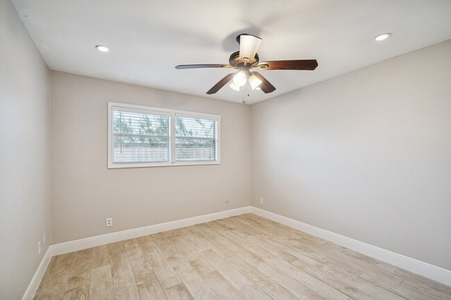 Building Photo - 9602 Lawngate Dr