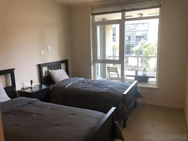 Building Photo - 1431 Pacific Hwy