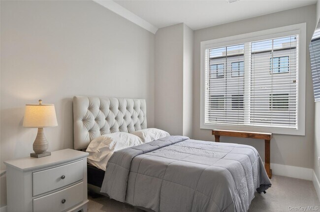 Building Photo - 348 Horseman Blvd