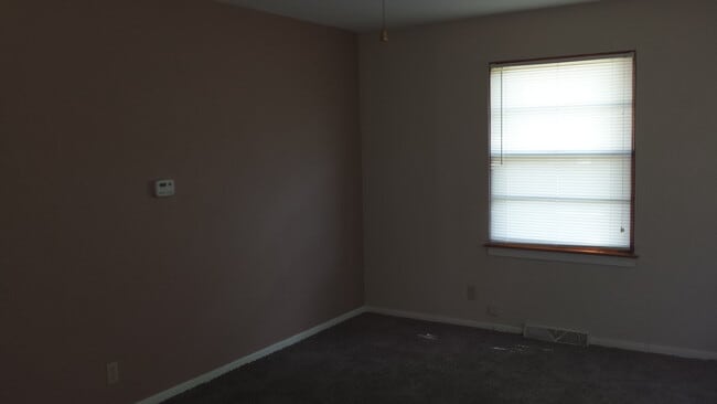 Building Photo - 151 Allison St