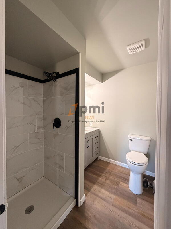 Building Photo - 160 Meadows Cir