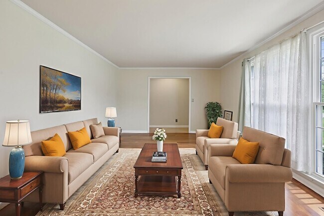 Building Photo - 8024 Regency Dr