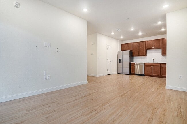 Building Photo - Ground Level Condo - 2 Bedrom 2 Bathroom in Chatfield Bluffs