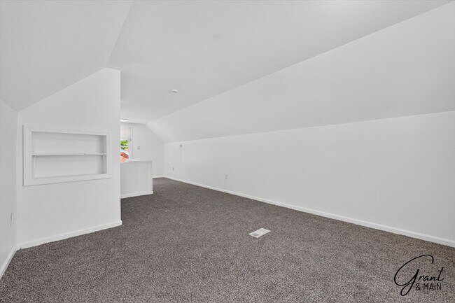 Building Photo - 3 Bedroom - 1 Bath - Warrendale - $1450