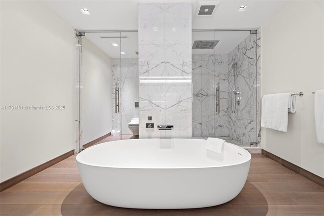 Building Photo - 7055 Fisher Island Dr
