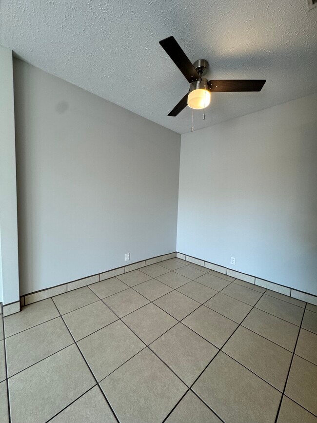 Building Photo - Woodfield