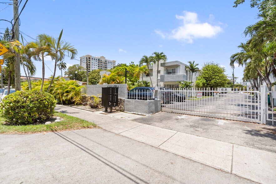 Building Photo - 3597 SW 17th St