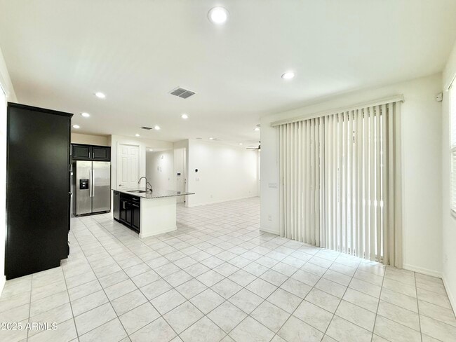 Building Photo - 735 W Derringer Way