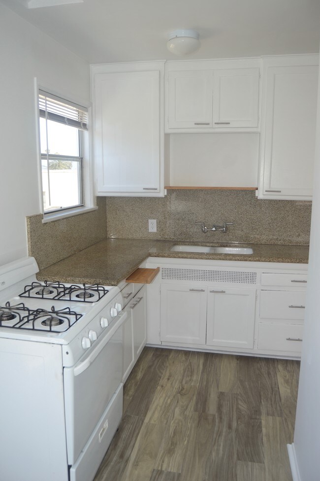 Building Photo - 616 W 26th St