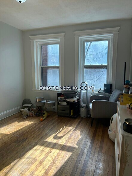 Building Photo - 86 Glenville Ave