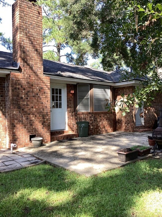 Building Photo - Three bedroom, Two Bathroom Single Family Home for Rent in Wilmington Park!