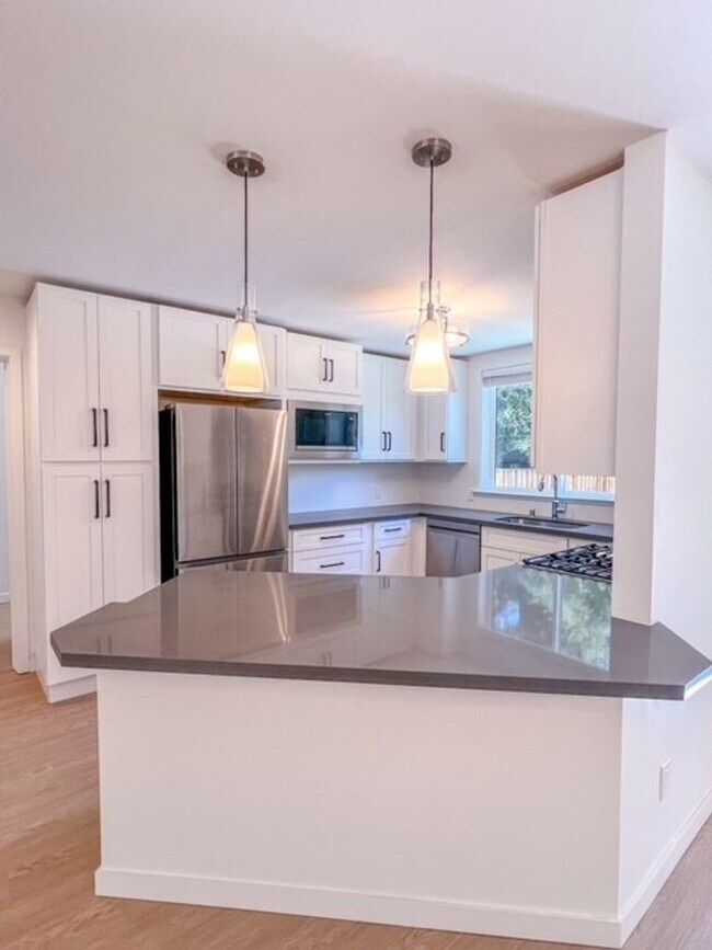 Building Photo - Beautifully Remodeled Three Bedroom Home
