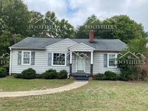Building Photo - 3-Bed Ranch with Spacious Yard and Modern ...