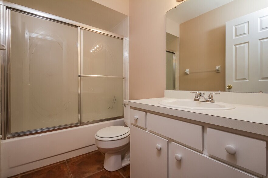 Building Photo - 2550 Briar Oak Cir