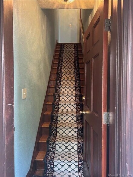 Primary Photo - 214 Goffe Ter