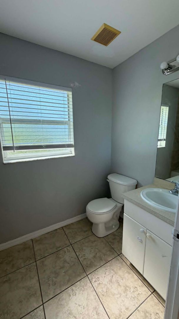 Building Photo - 2 Bedroom + Den in Lehigh Acres