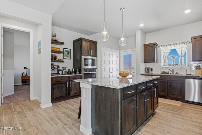 Building Photo - 51049 Fox Trl Ave