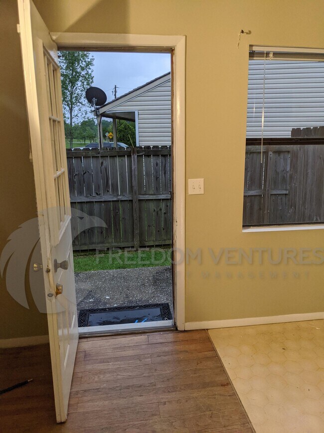 Building Photo - 2300 Grayson Valley Dr