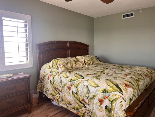 Building Photo - Venice, FL 2BR/2BA Condo in a Gated, Gulf front Community